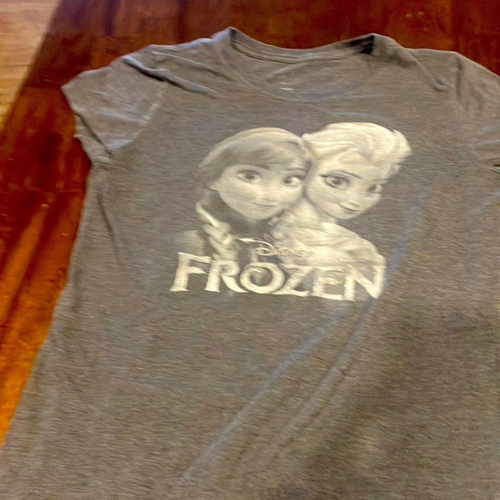 Disney Frozen medium shirt-great condition